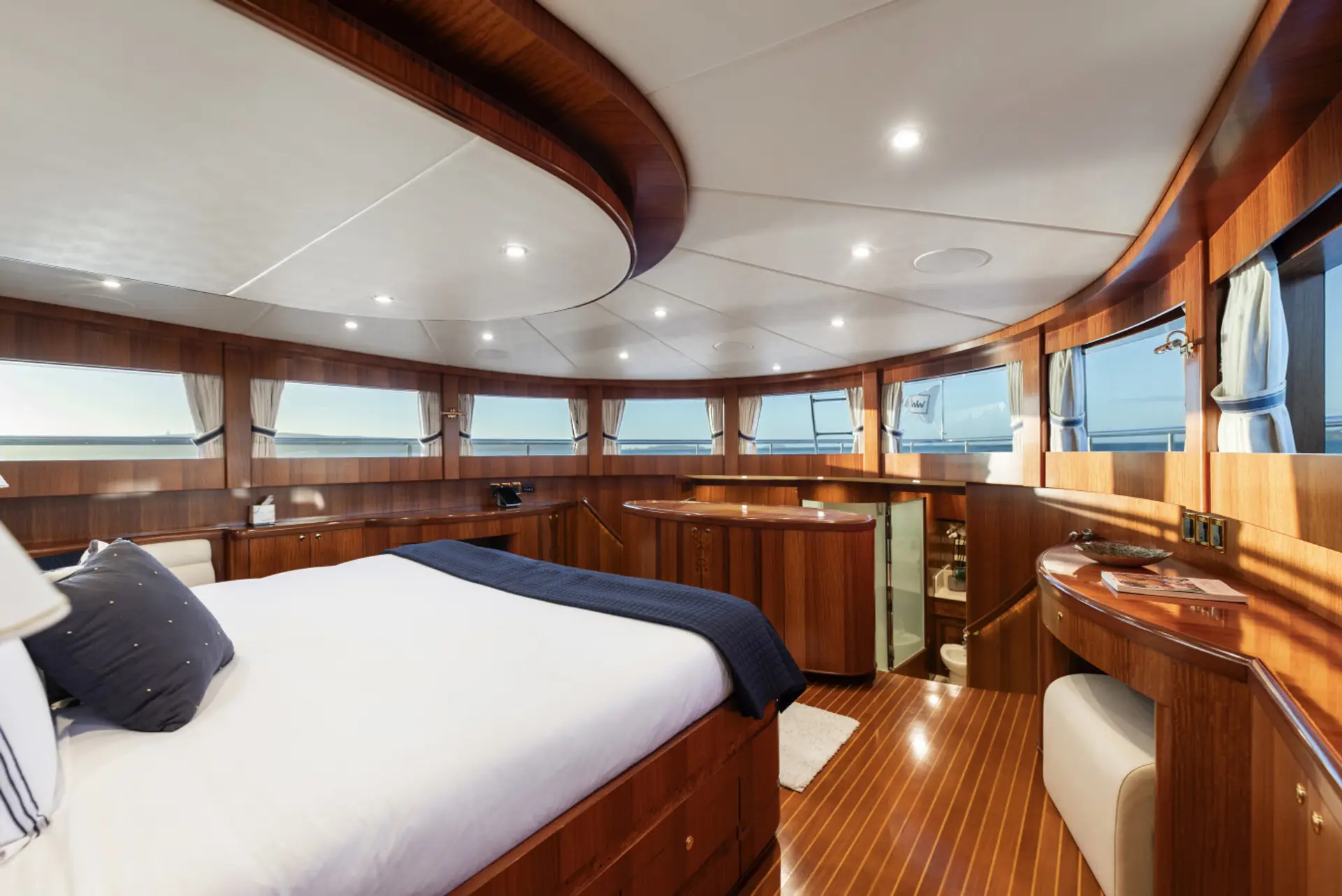 Master Cabin, 180º views.