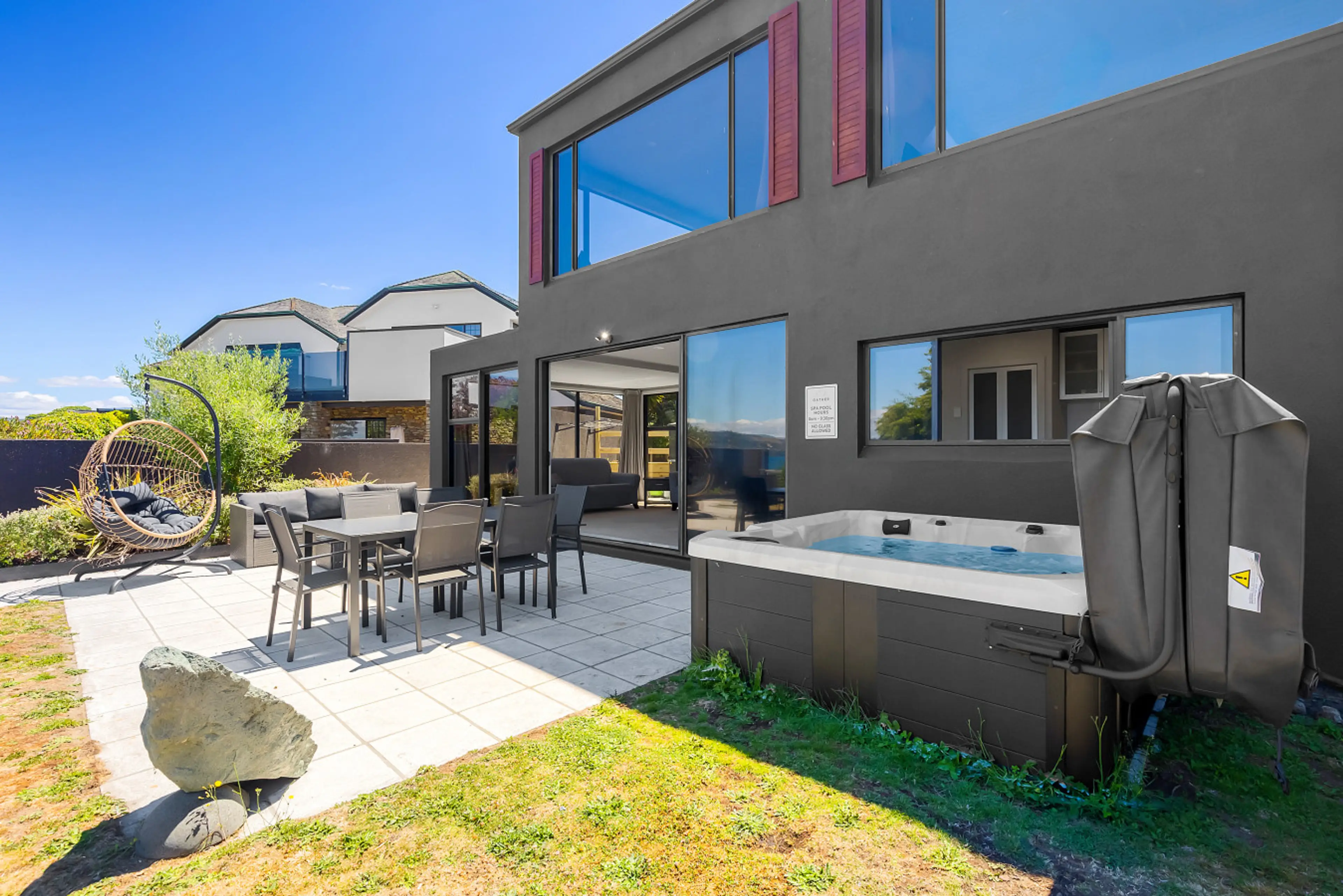 Outdoor Dining and Private Spa Pool