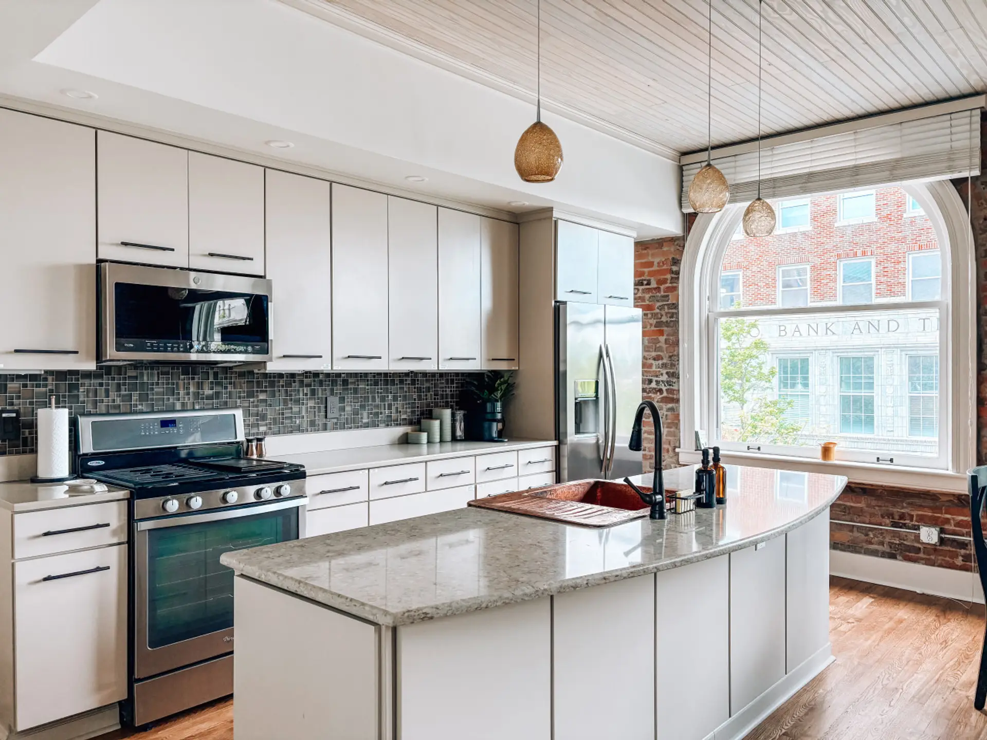 Our stunning, fully stocked kitchen