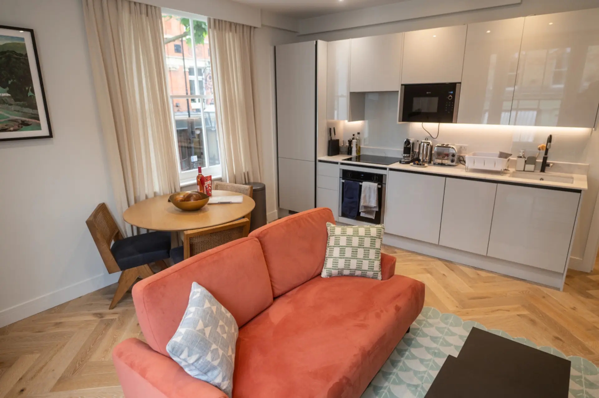 Beautifully decorated, bright living area with fully equipped kitchen. All new appliances, cutlery, crockery. Dishwasher, washing machine, dryer. Air cooling, TV and high speed Wifi.