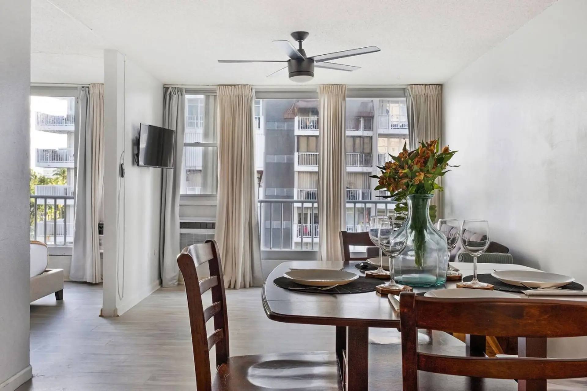 Open space bedroom, living and dining area