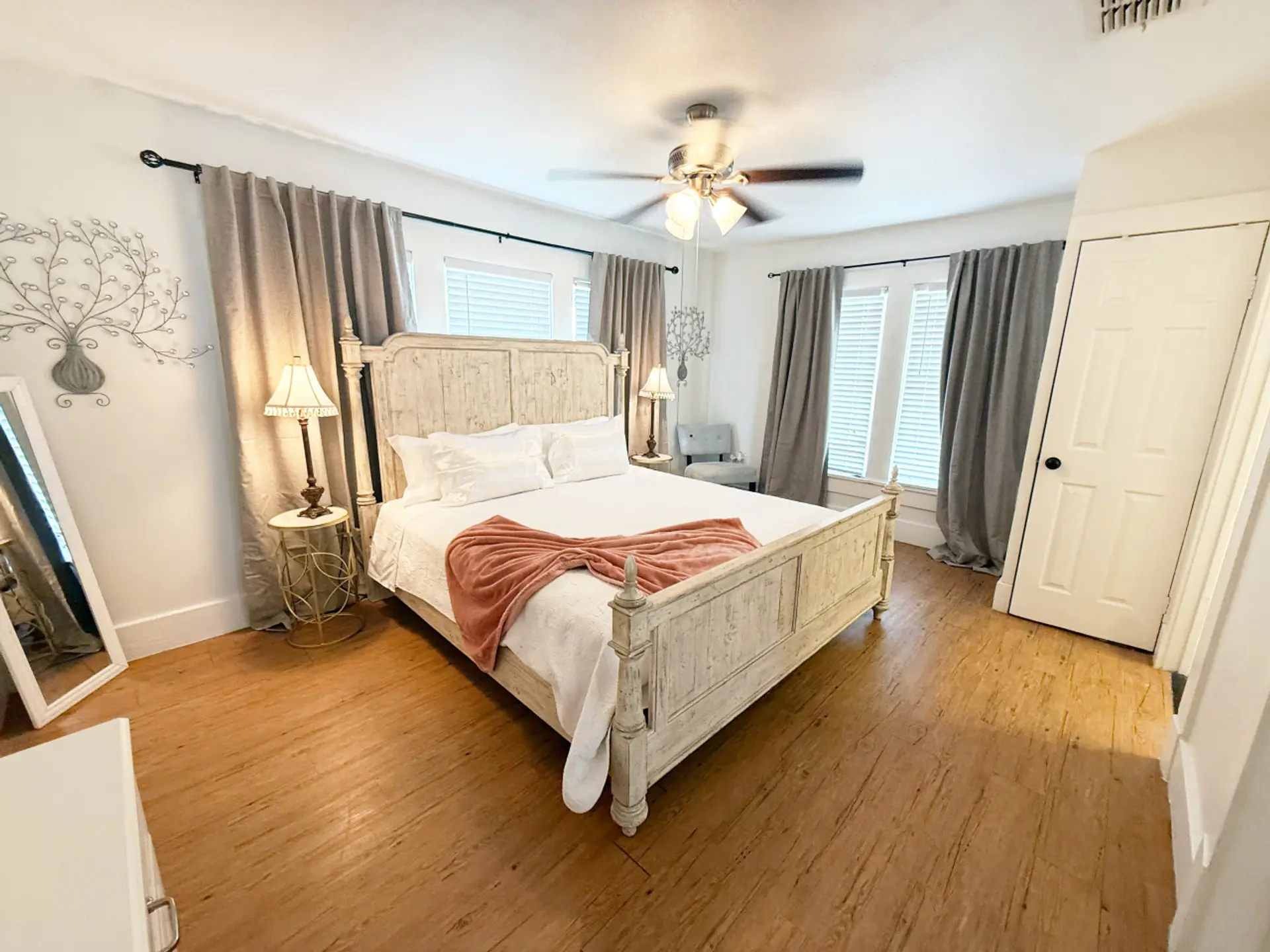 Master Bedroom King Size Bed