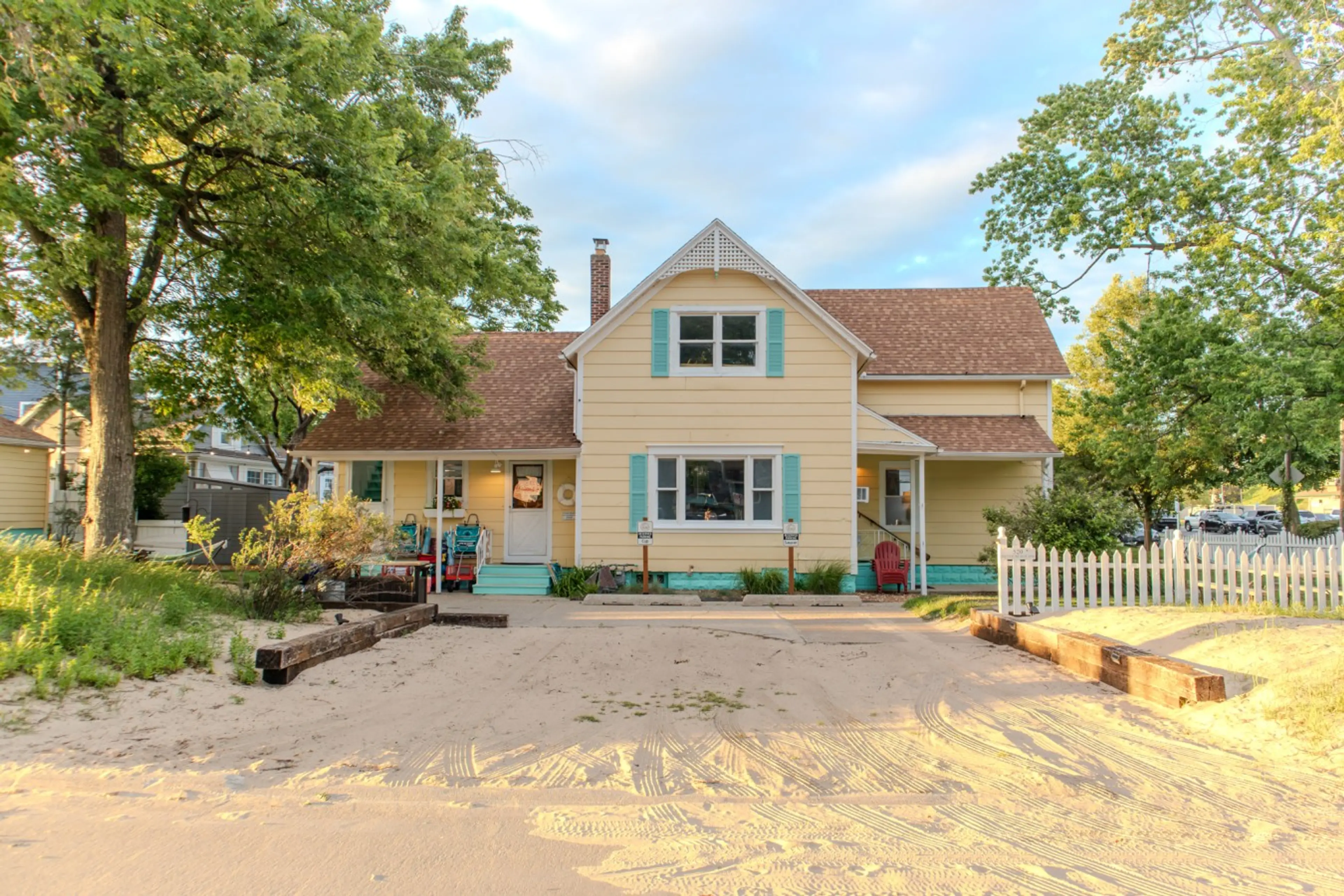 The Silver Beach Inn(SBI): The convenient, fully-equipped Silver Beach family basecamp.