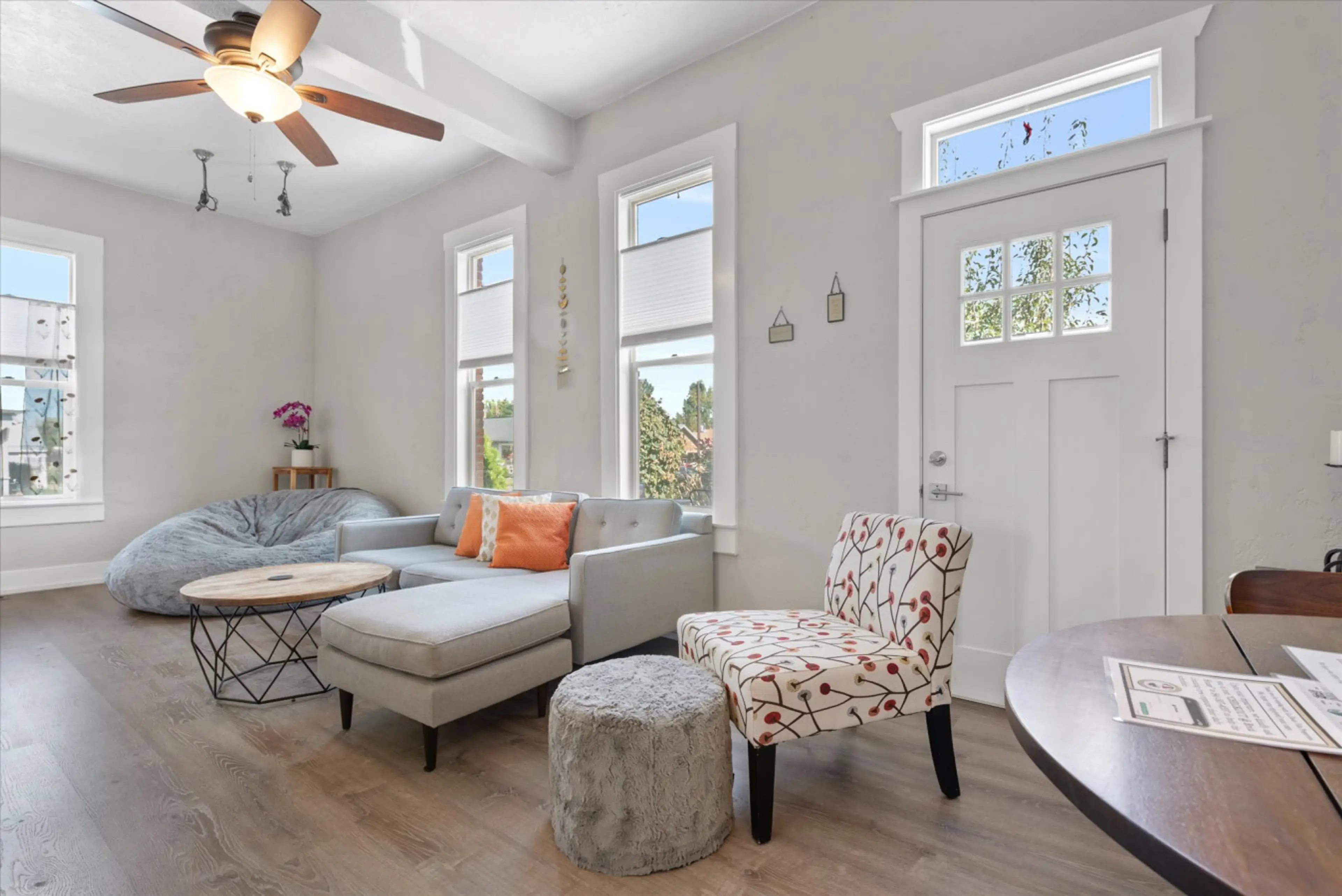 Light and bright living room  - cozy new sofa!