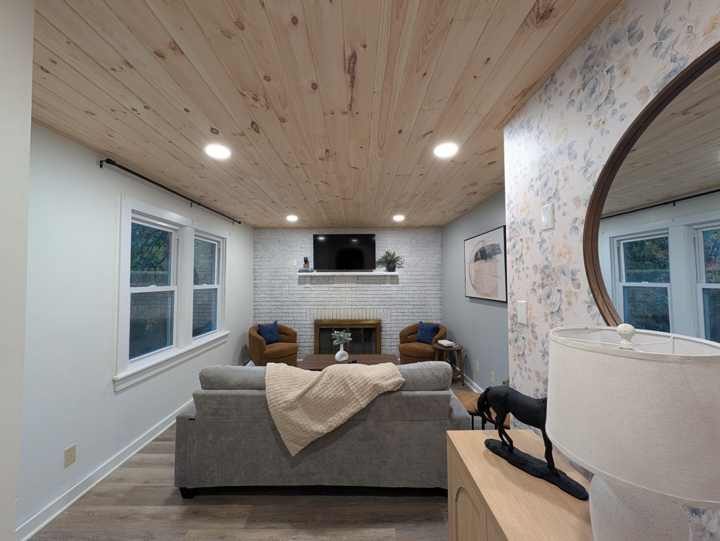 Living room with a TV and a wood ceiling