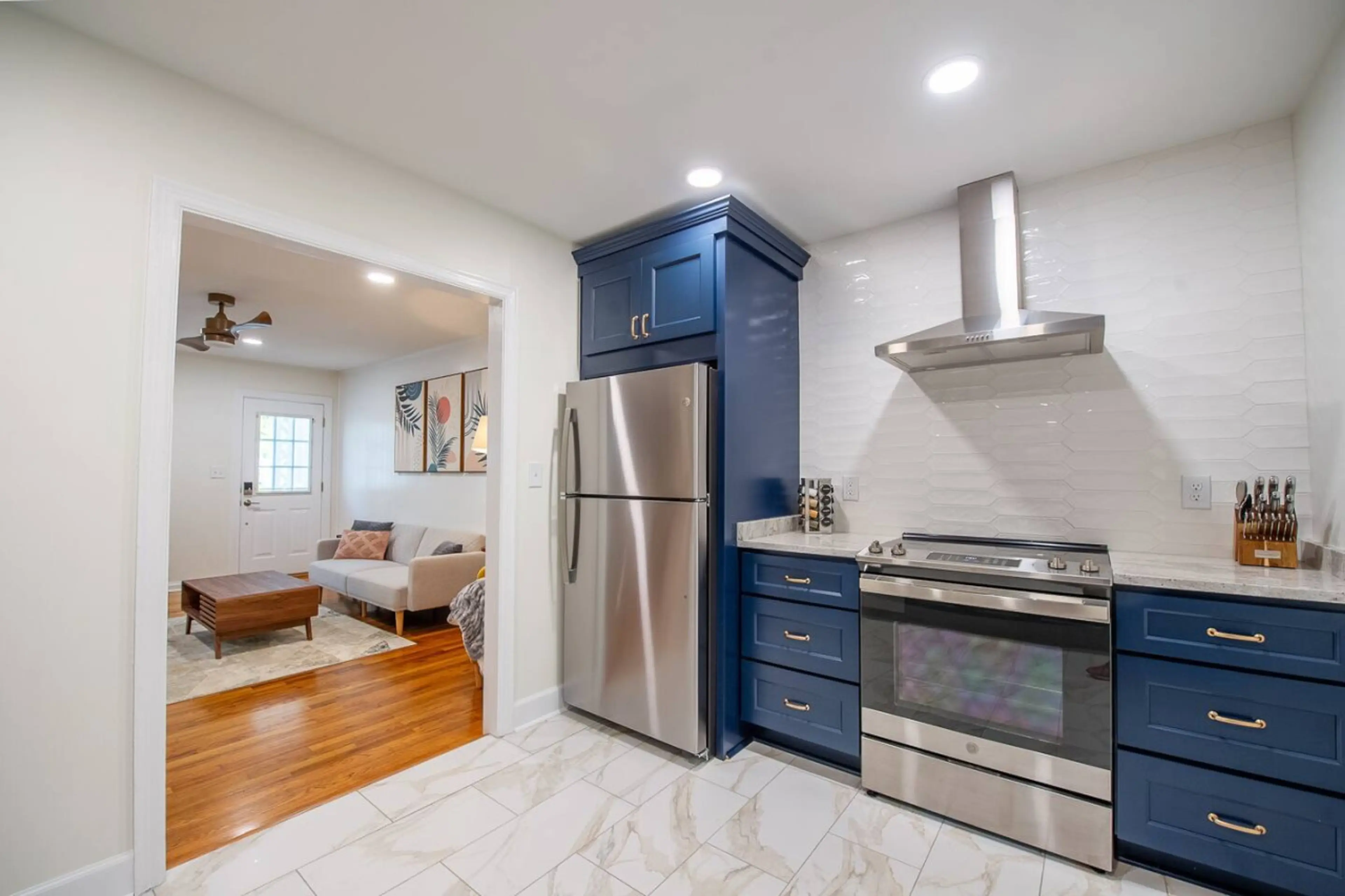 Beautifully appointed and well-stocked kitchen