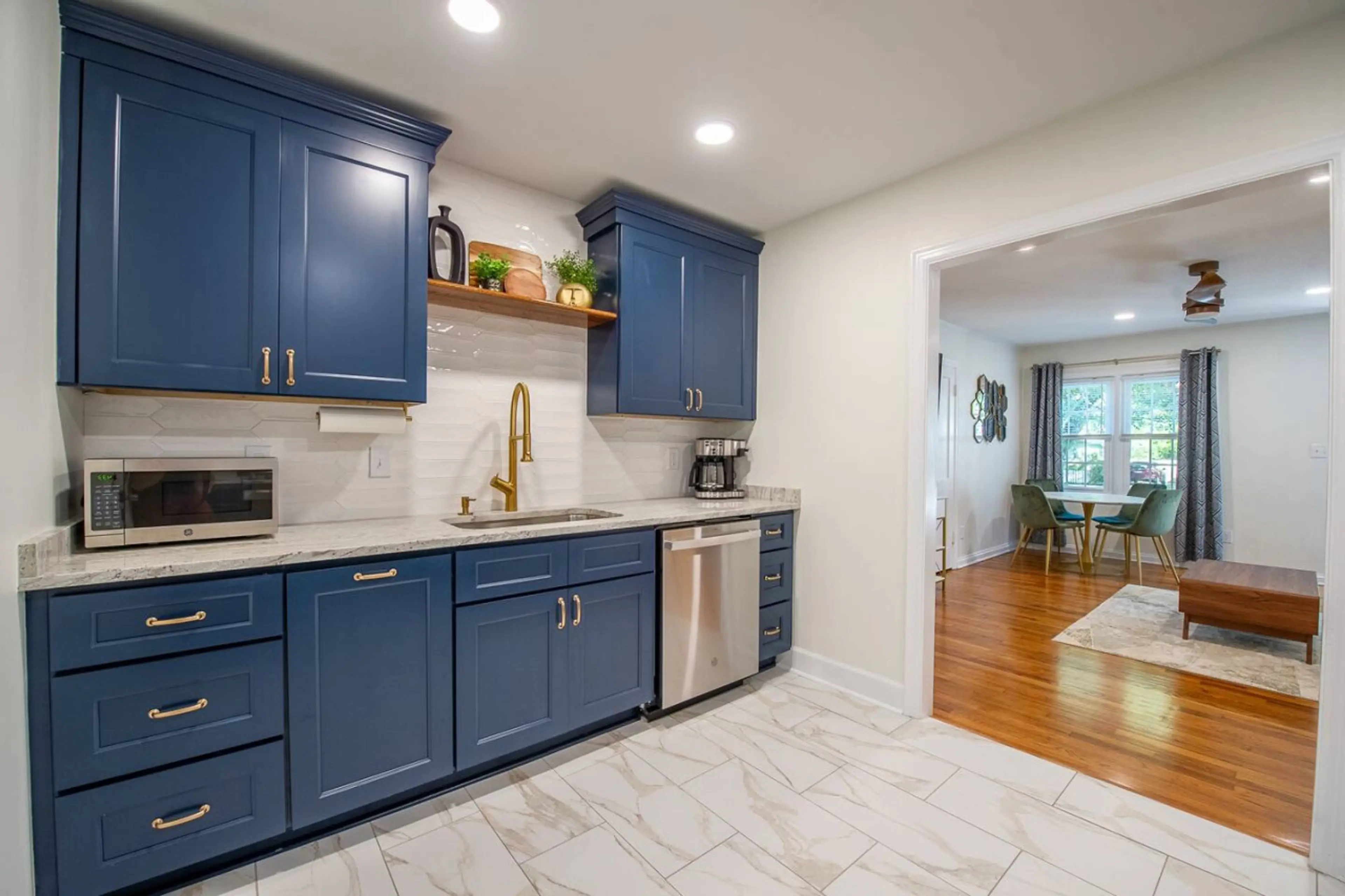 Beautifully appointed and well-stocked kitchen