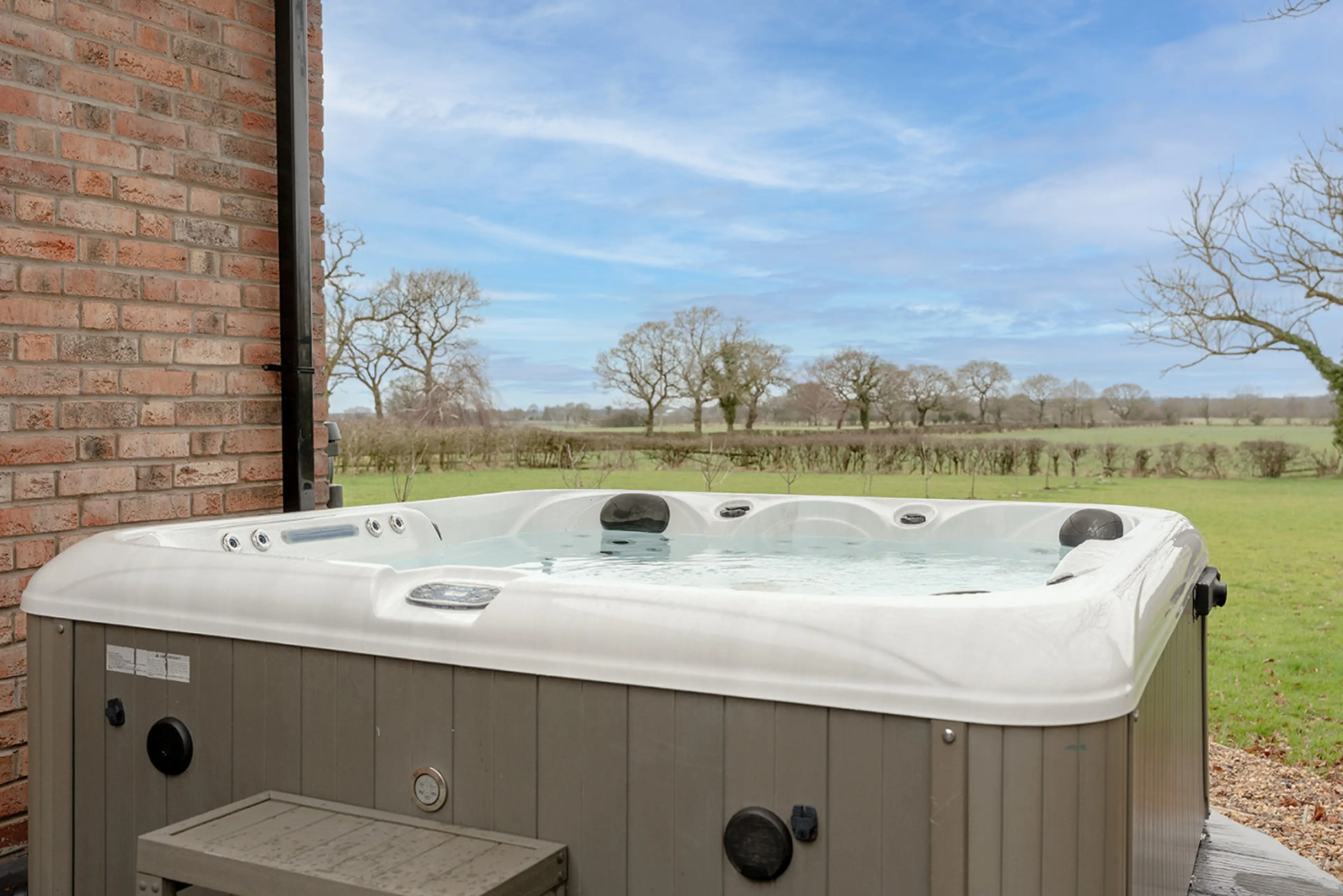 Luxurious Outdoor Hot Tub