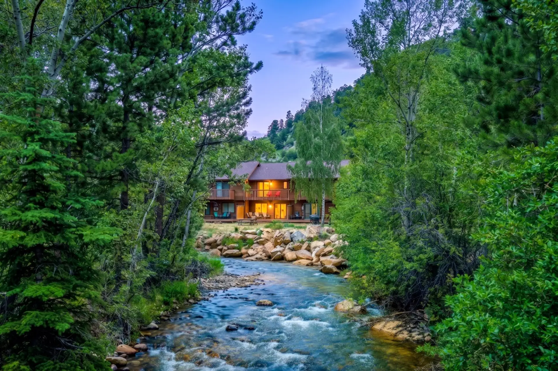 Riverscape is a beautiful riverside condo unit minutes from downtown
