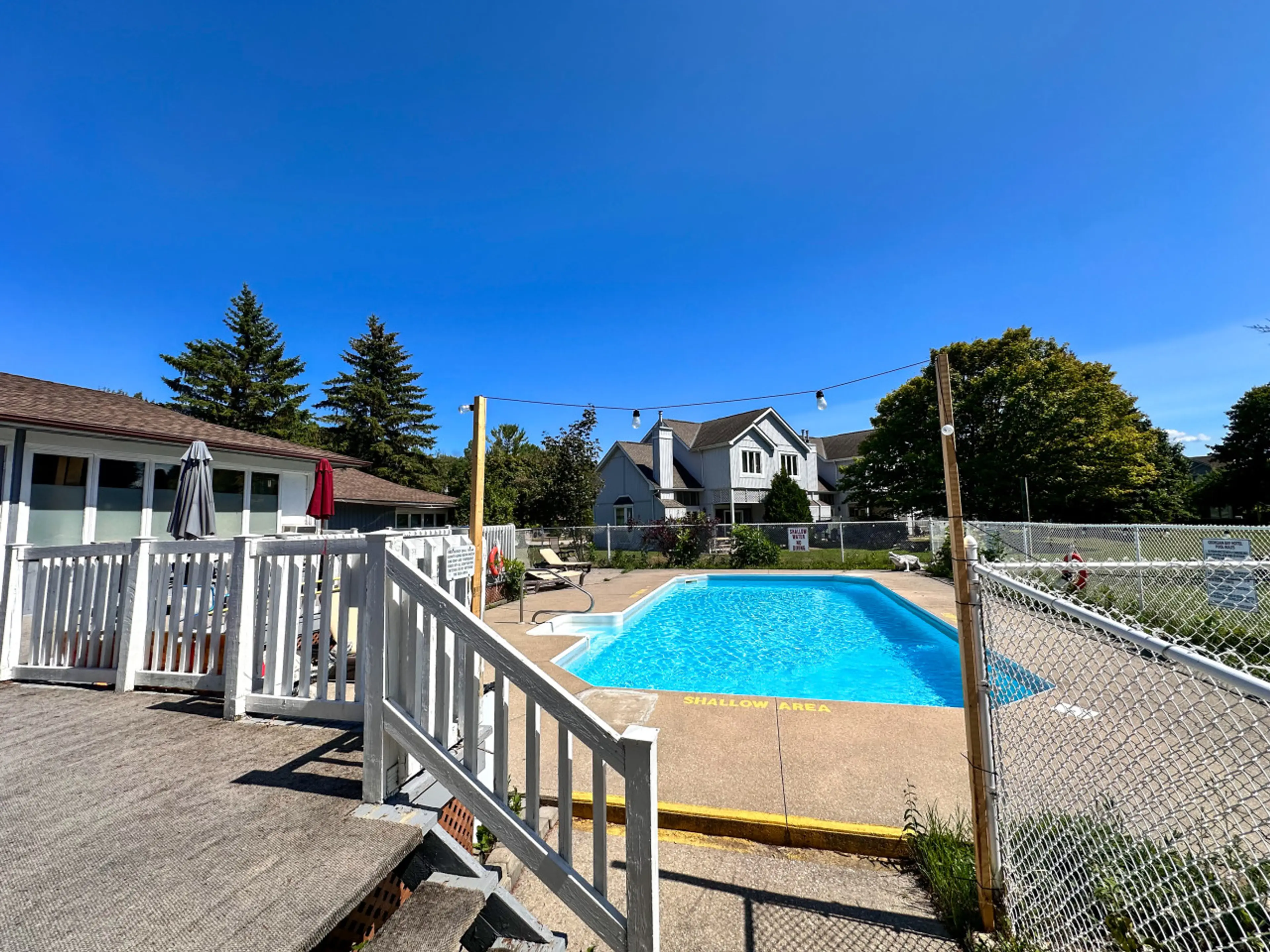 Seasonal Shared pool available June-Sept at additional cost $25 per day plus HST discounts for weekly and monthly stays