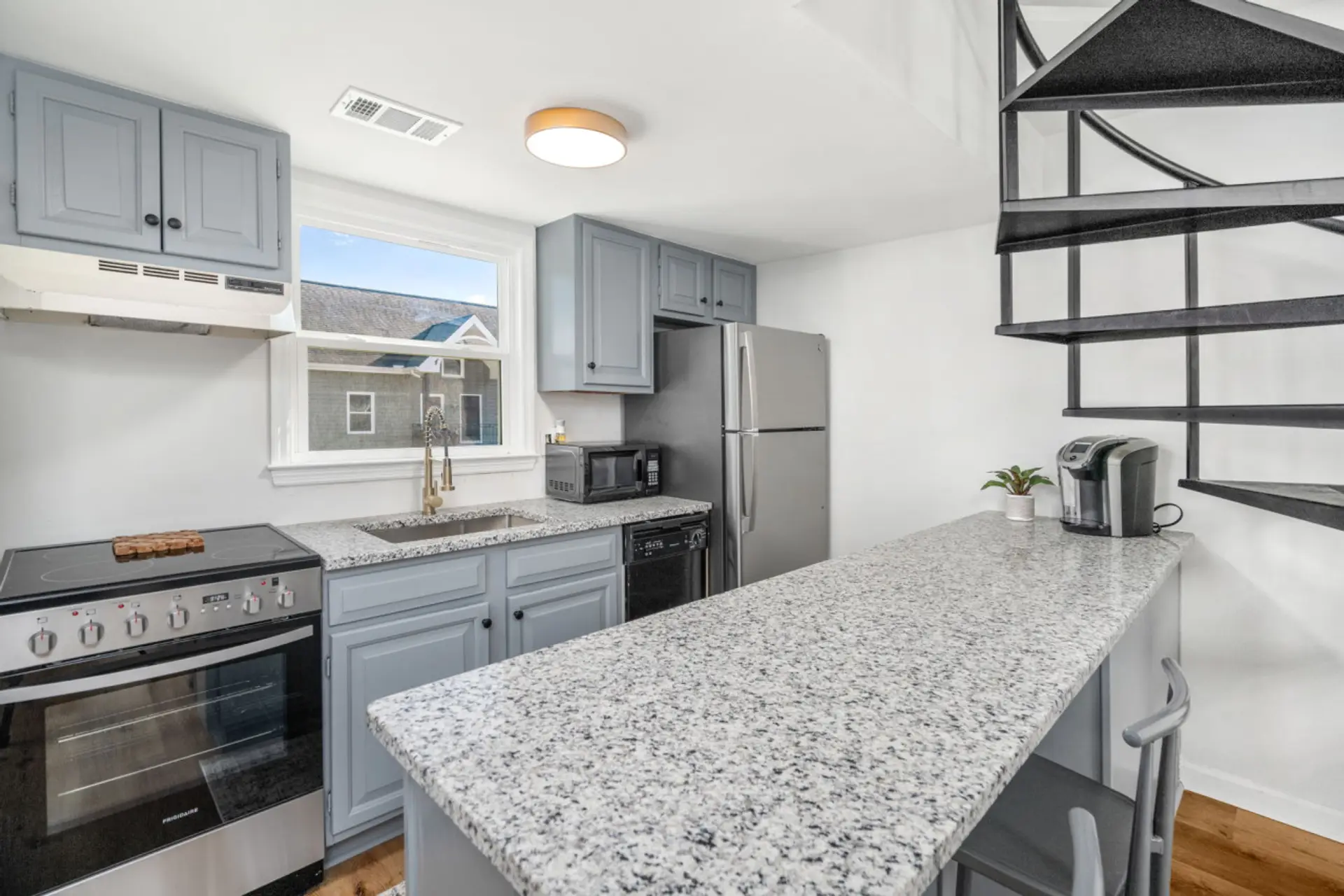 Full Kitchen