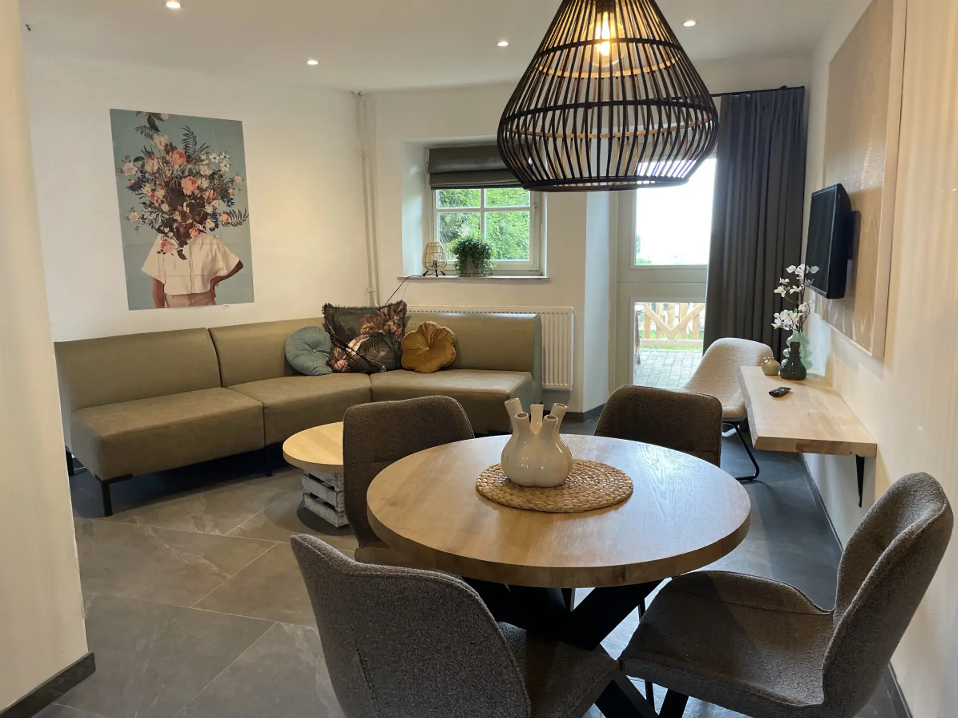 Woonkamer met eethoek
