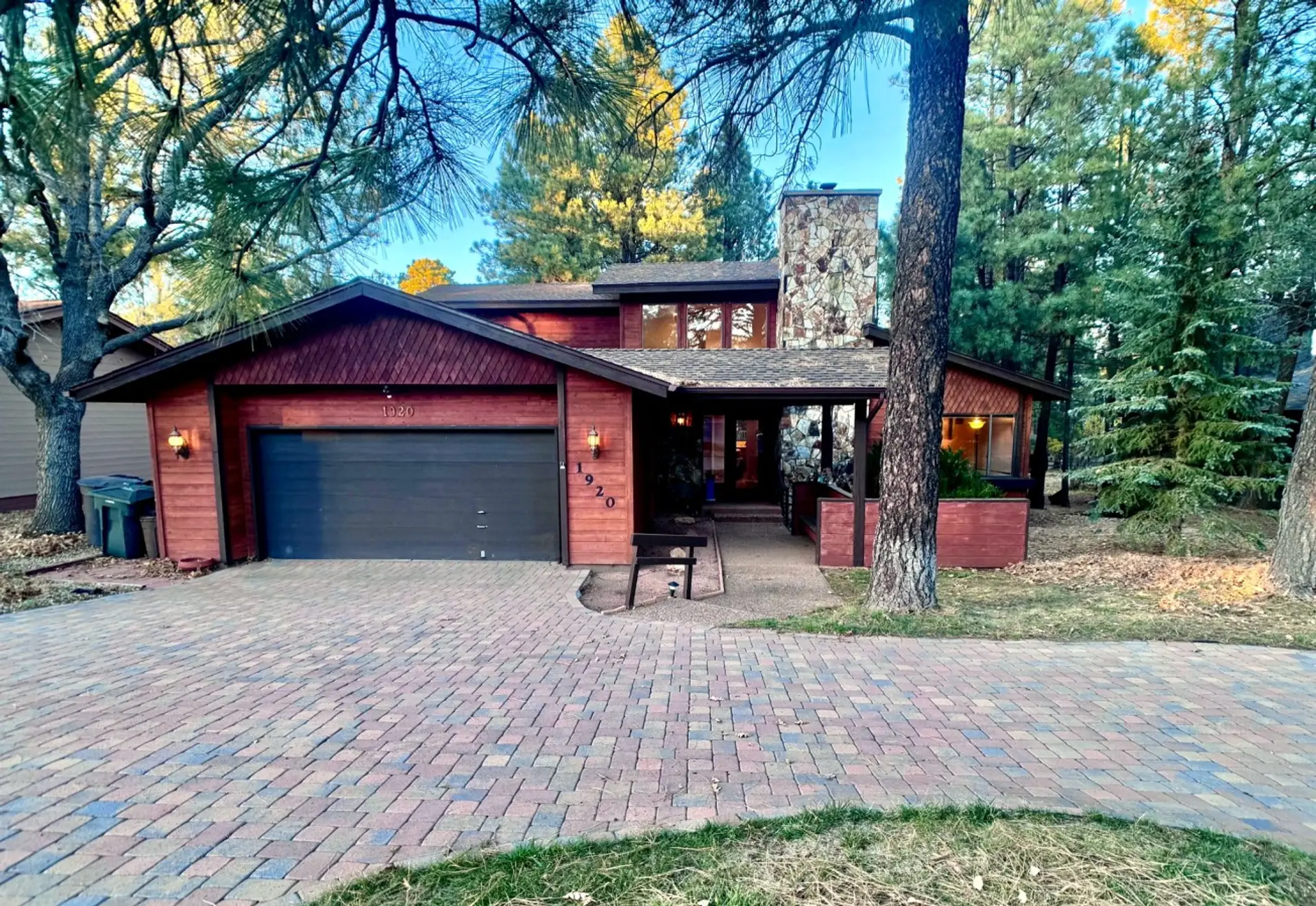 Cozy Flagstaff cabin tucked among the pines in the peaceful Country Club area.