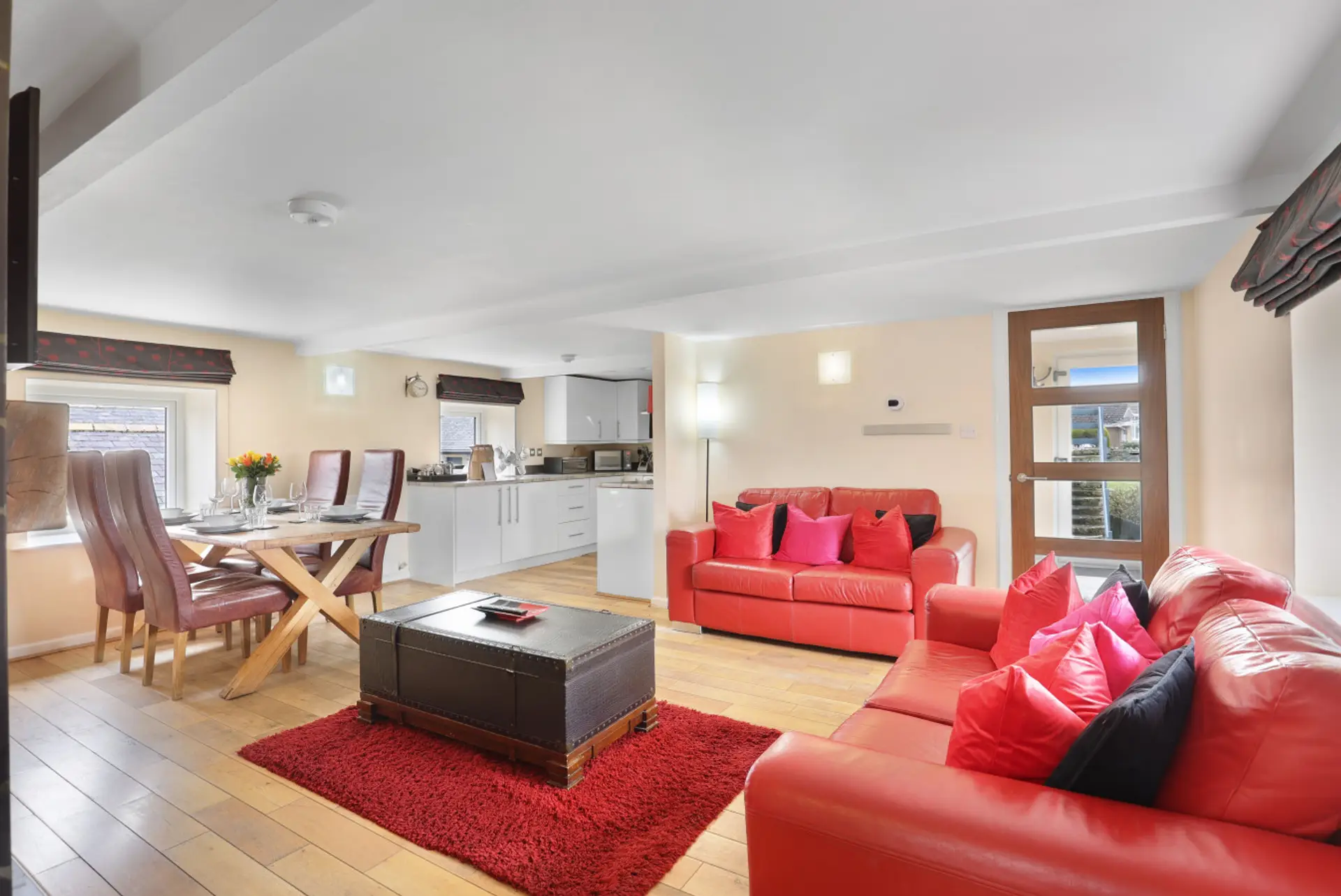 Open-plan lounge, dining area and kitchen
