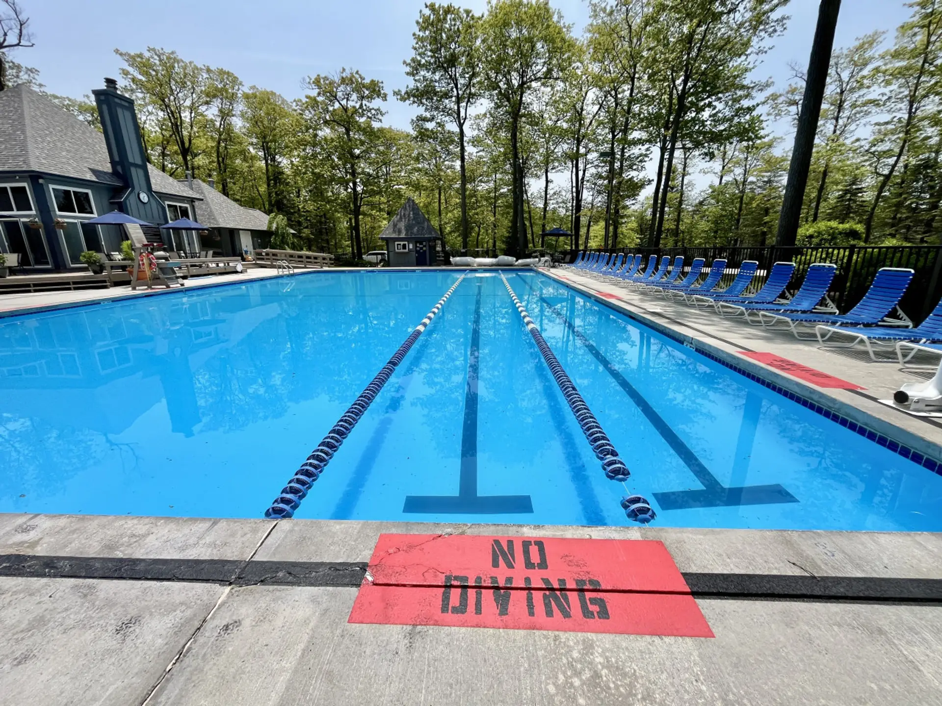 Pool free to use and only a short walk away!