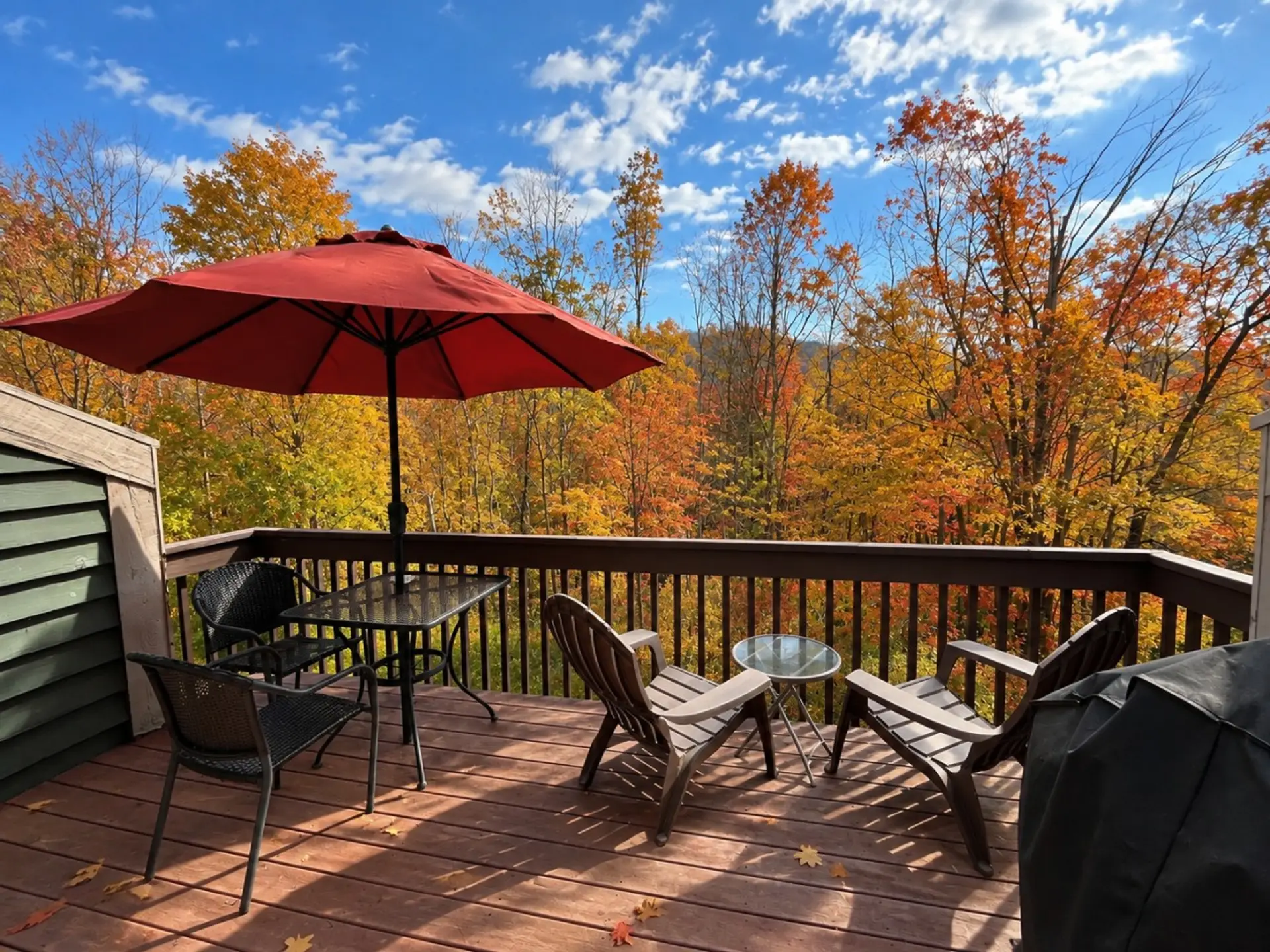 A quiet place to soak up autumn in the mountains