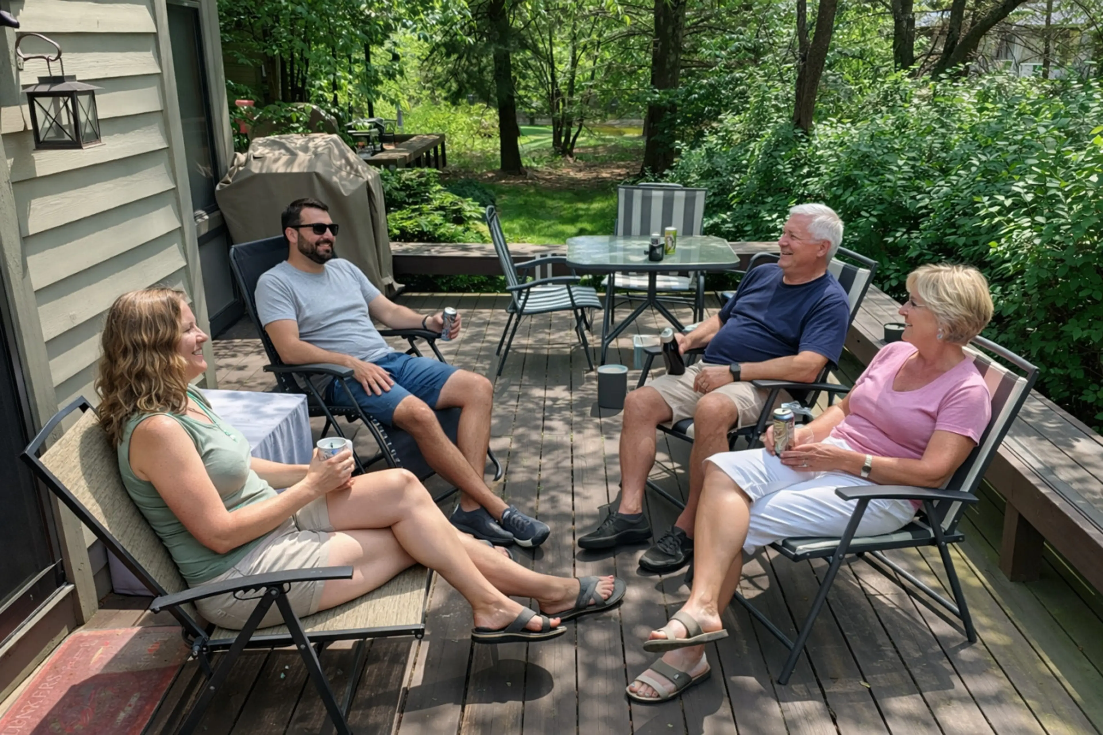 Large deck for entertaining & dining al fresco!