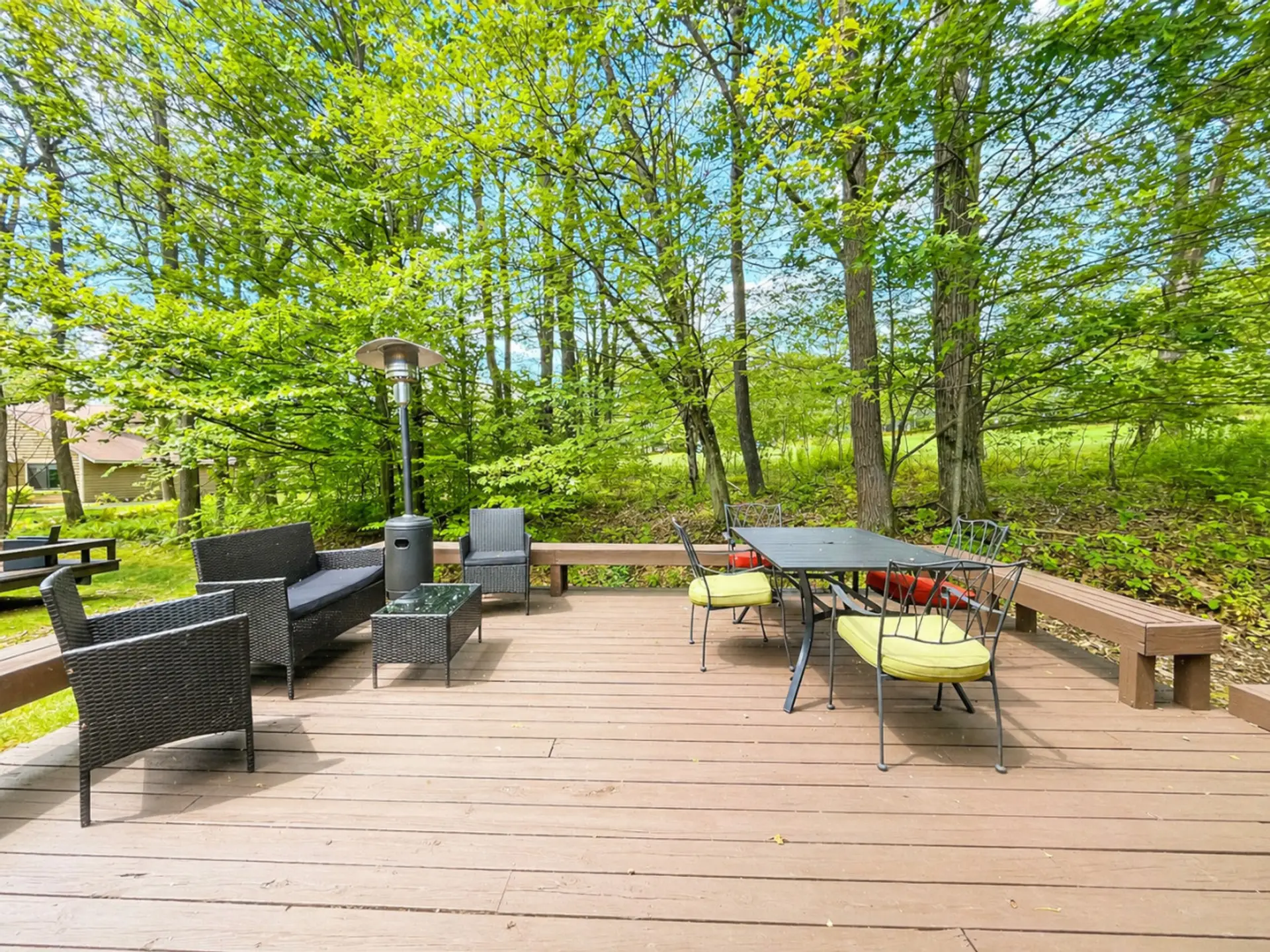 Perfect outdoor entertaining right on the fairway!