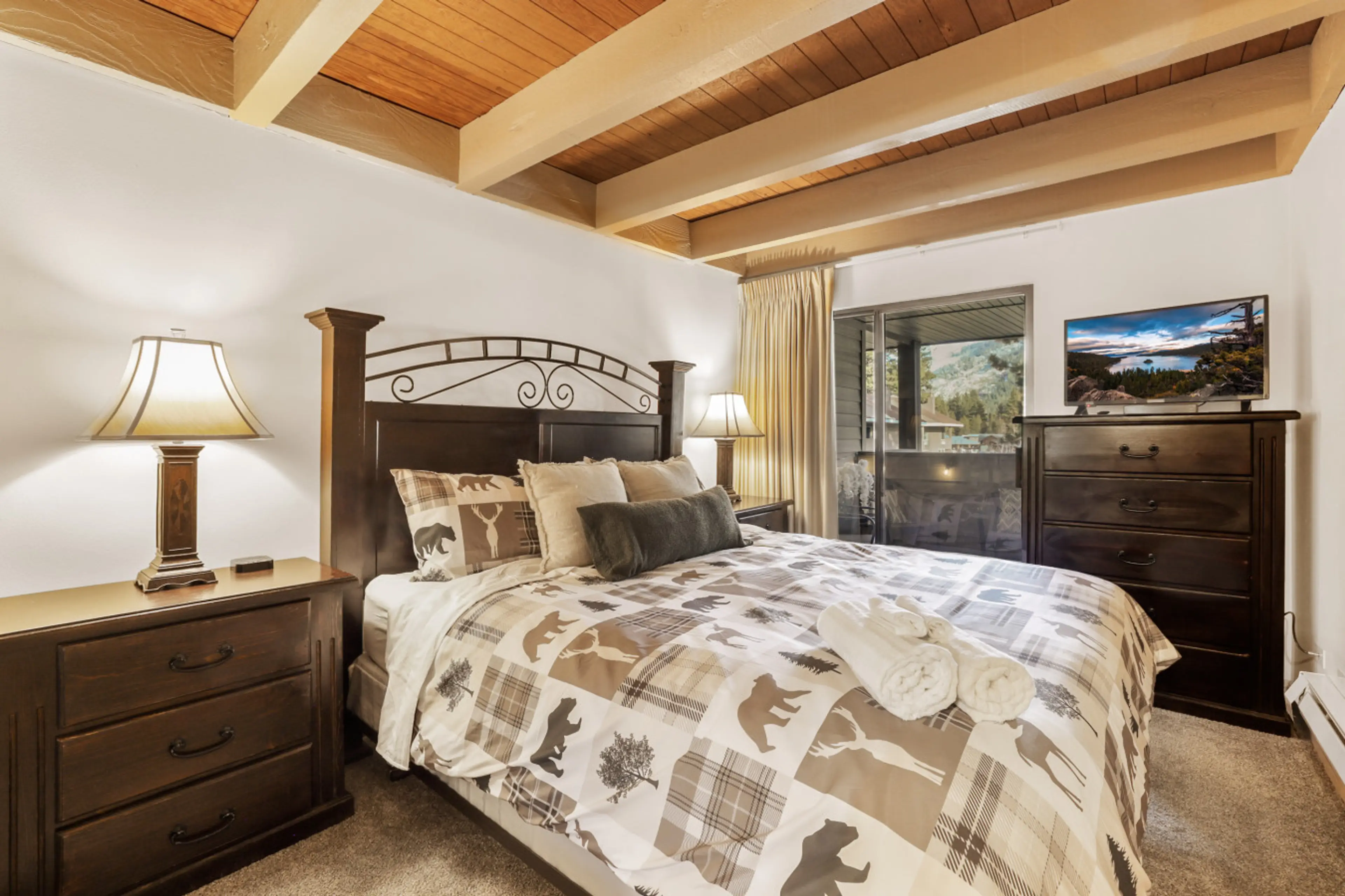 Bedroon #1: Downstairs with King bed & Smart TV