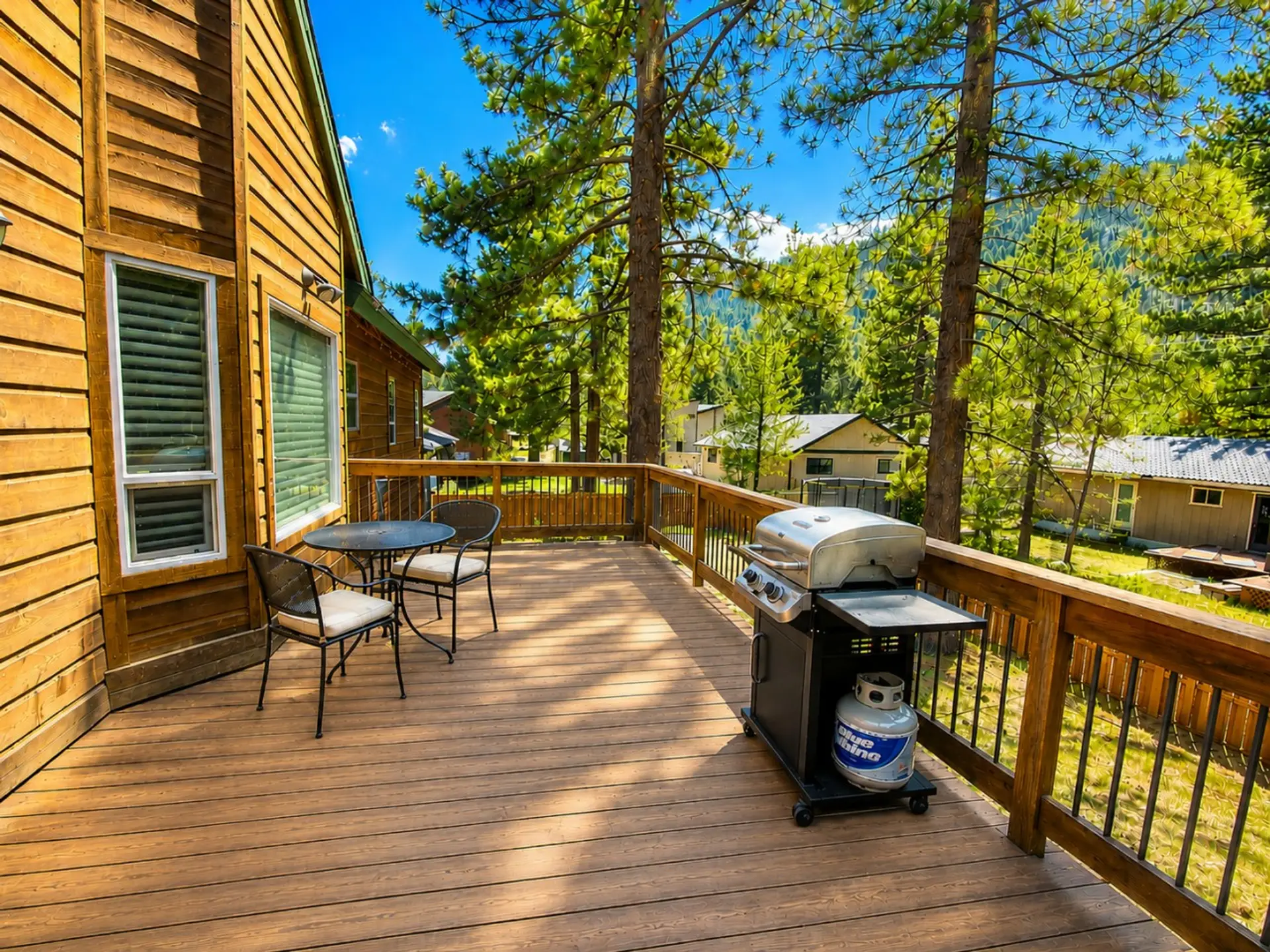 Upper deck with gas BBQ