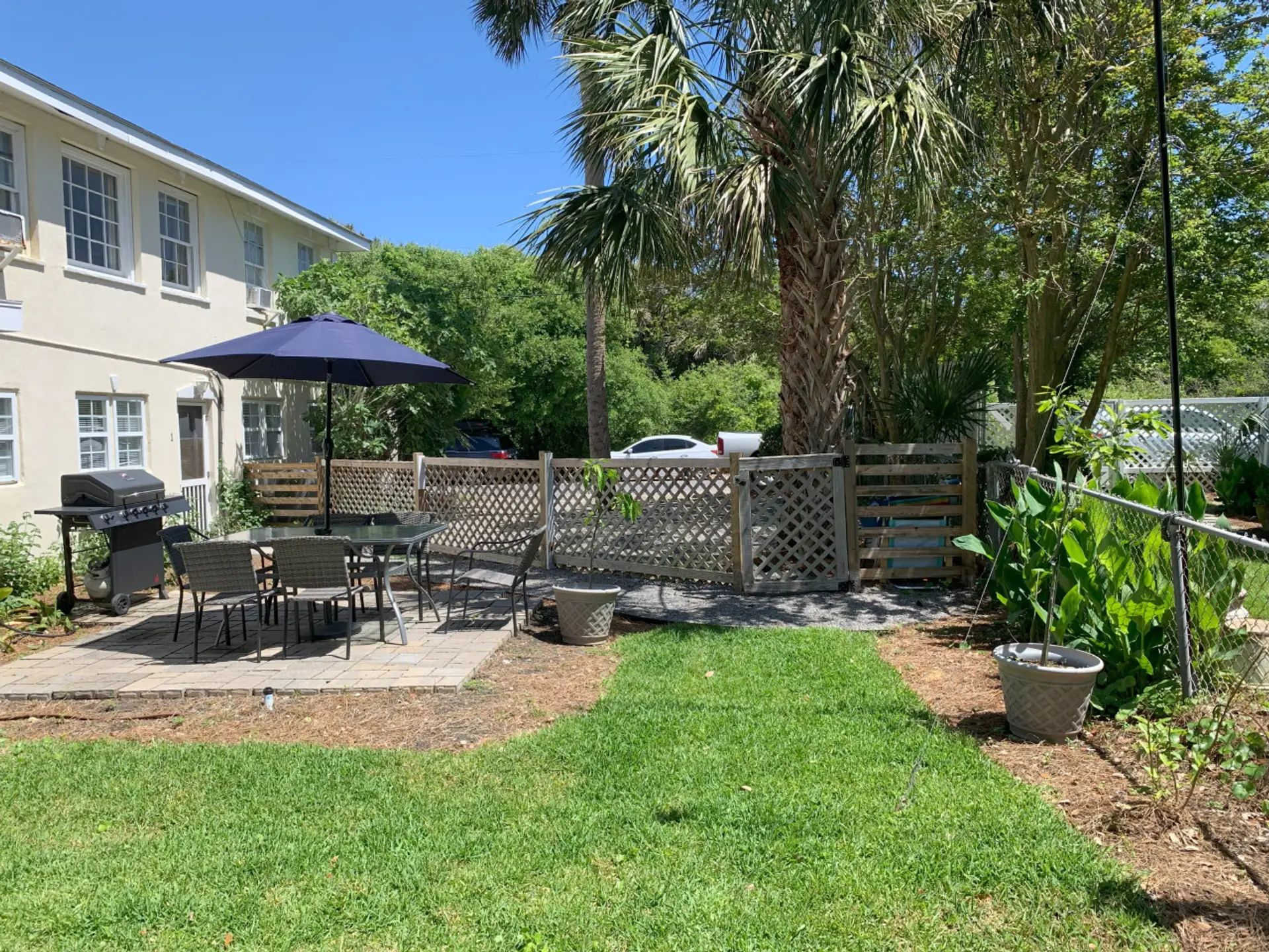 Fenced Yard, Patio & Grill