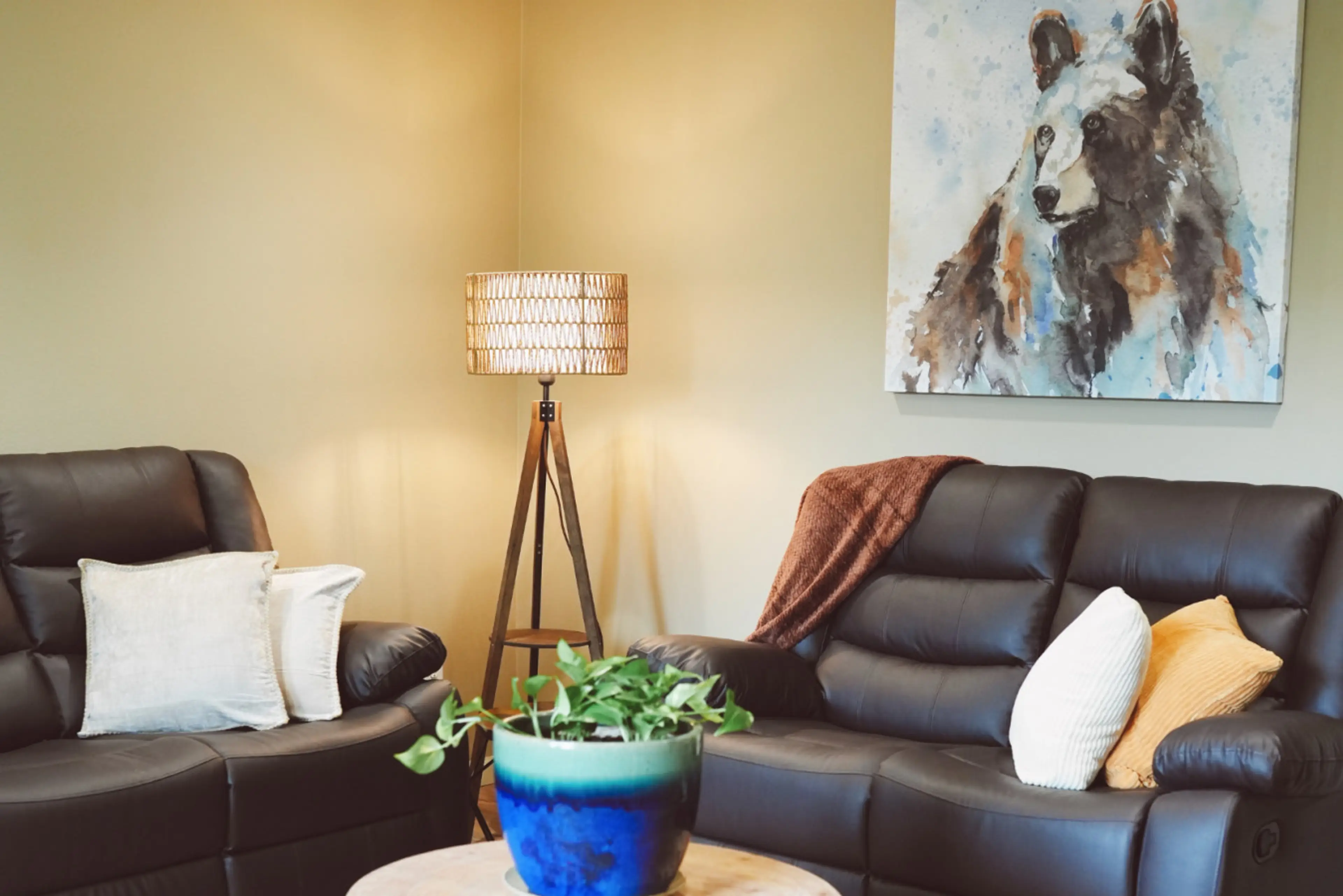 Charming living room at Black Bear Den, Lakeshore Lodging—ideal for comfort after a day exploring Homer, Alaska.
