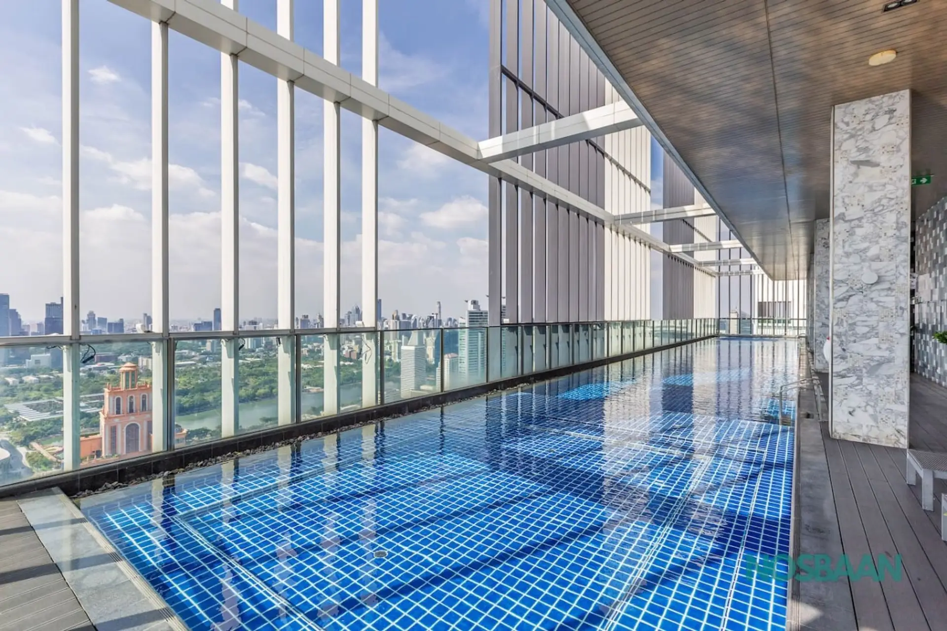 Rooftop pool on the "S" Skyline floor (Tower 5)