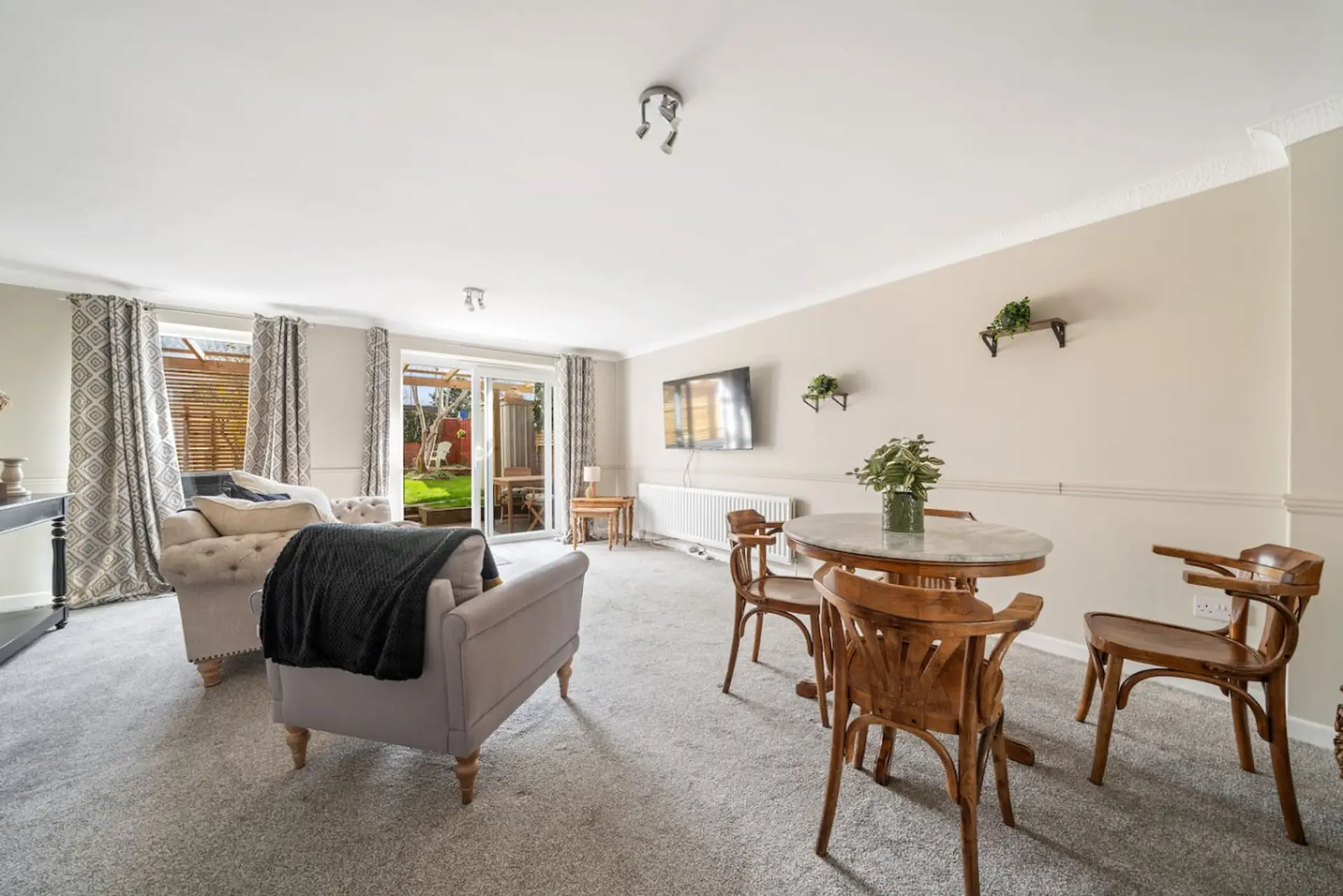 Spacious living room with TV and dining table