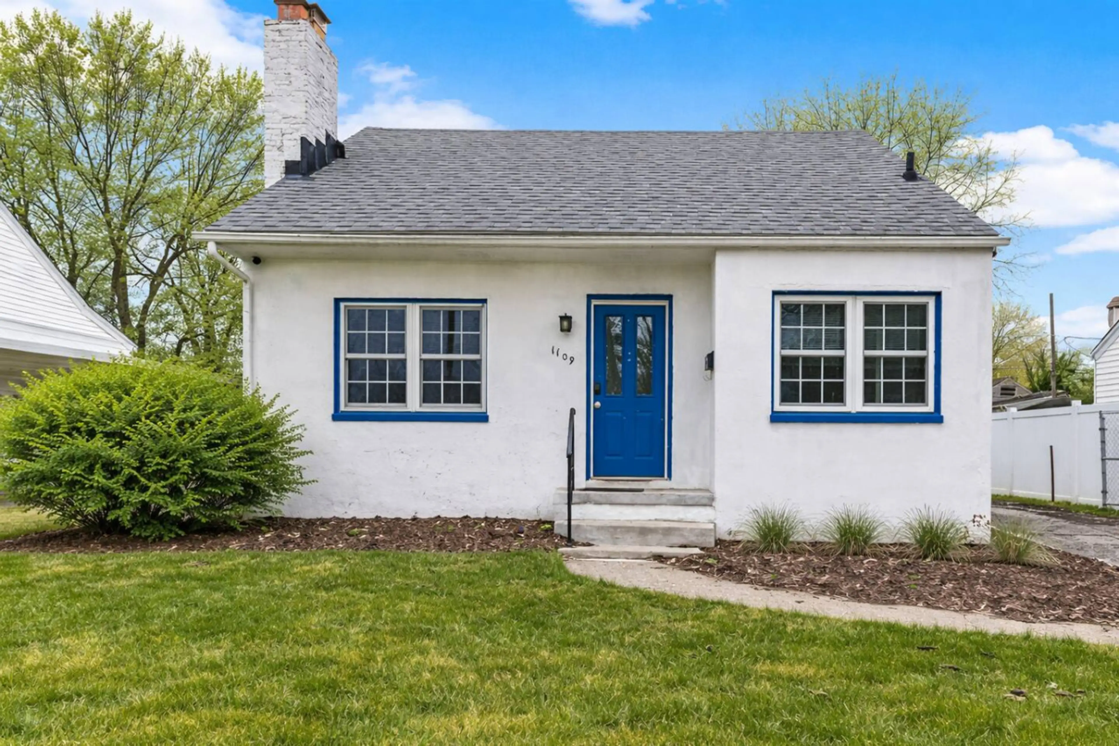 Private Off-Street Parking for 3 Vehicles (Free)