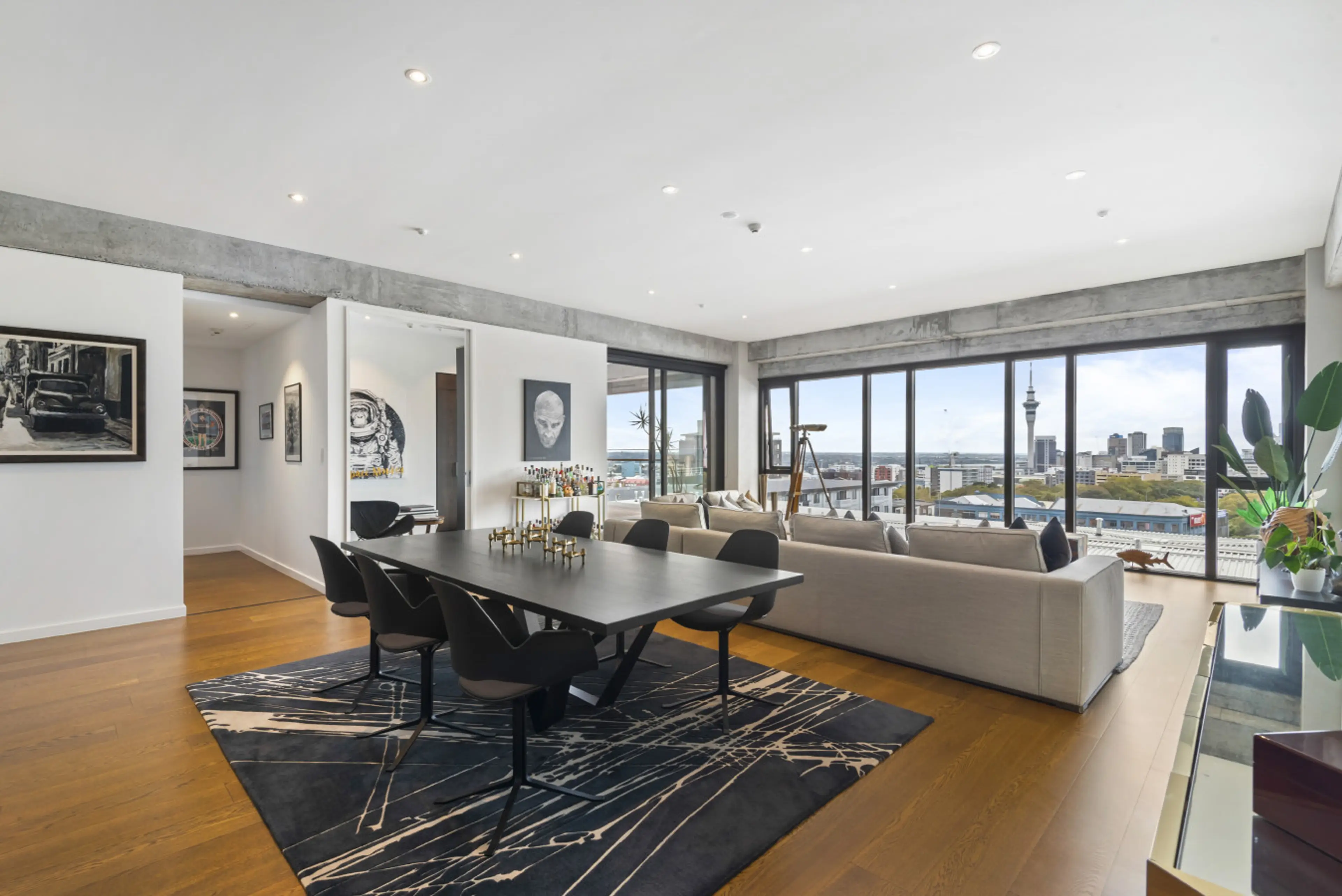 Lounge & Dining Room