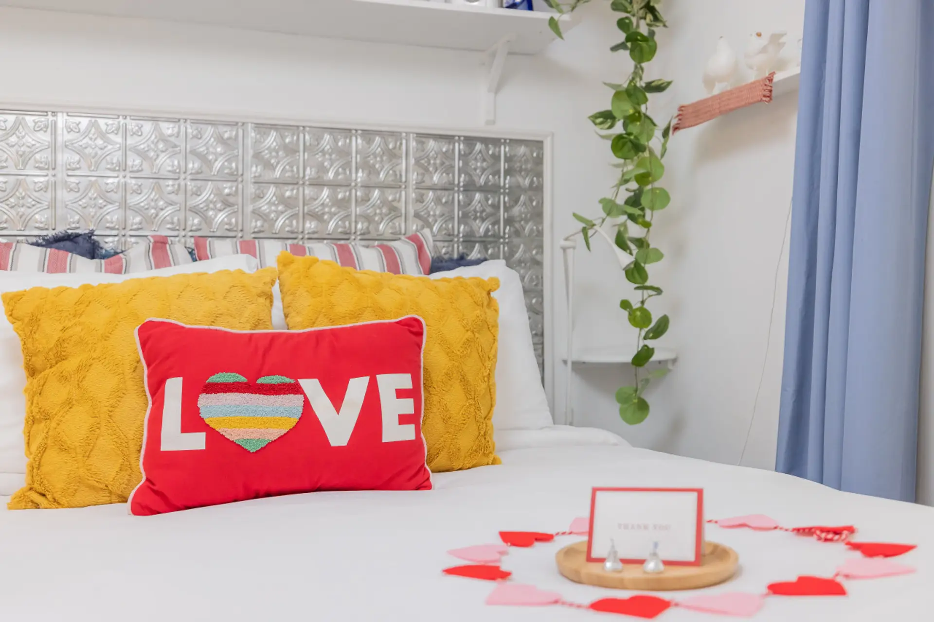 Comfortable queen size bed. Top of the market mattress toper. 4 fluffy pillows with different thickness. Black out curtains.